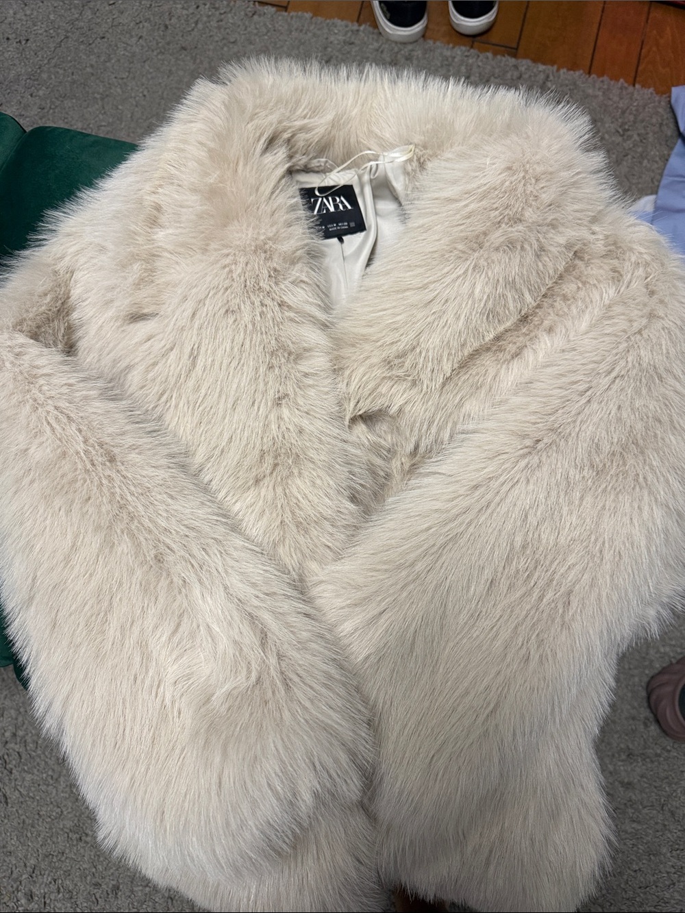 Zara Beige/Taupe faux fur beautifull